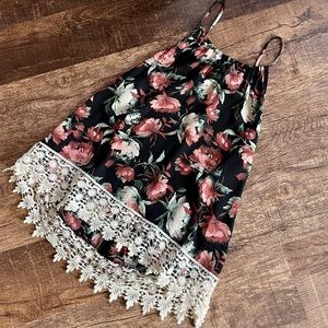 💎2/$22~Q USA Women’s/Juniors Floral Lace Trim Sleeveless Top~Medium